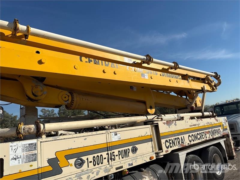 Mack MR688S Betonvedēji