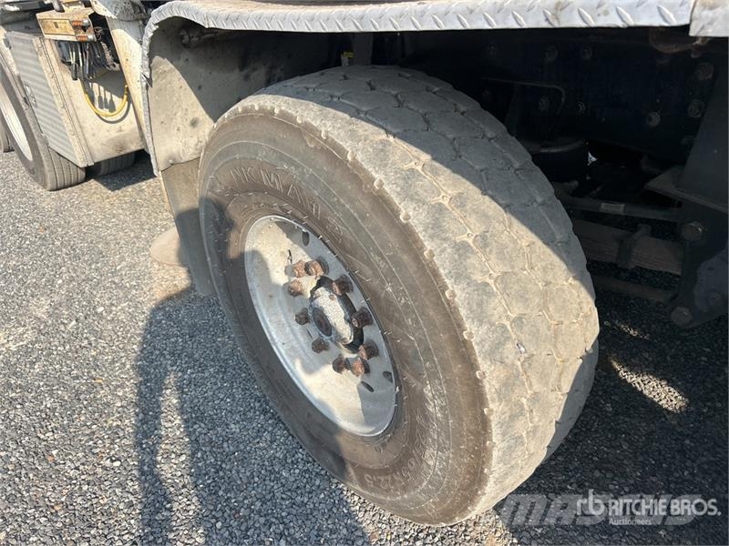 Mack MR688S Betonvedēji