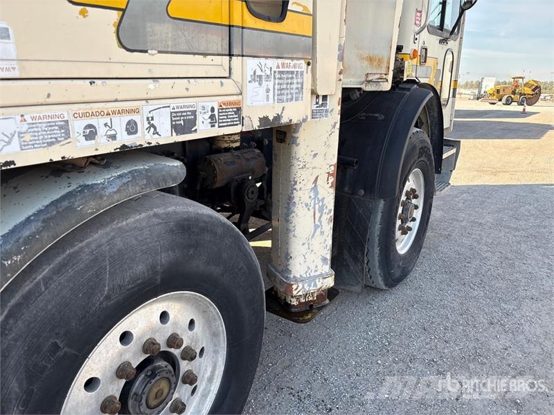Mack MR688S Betonvedēji