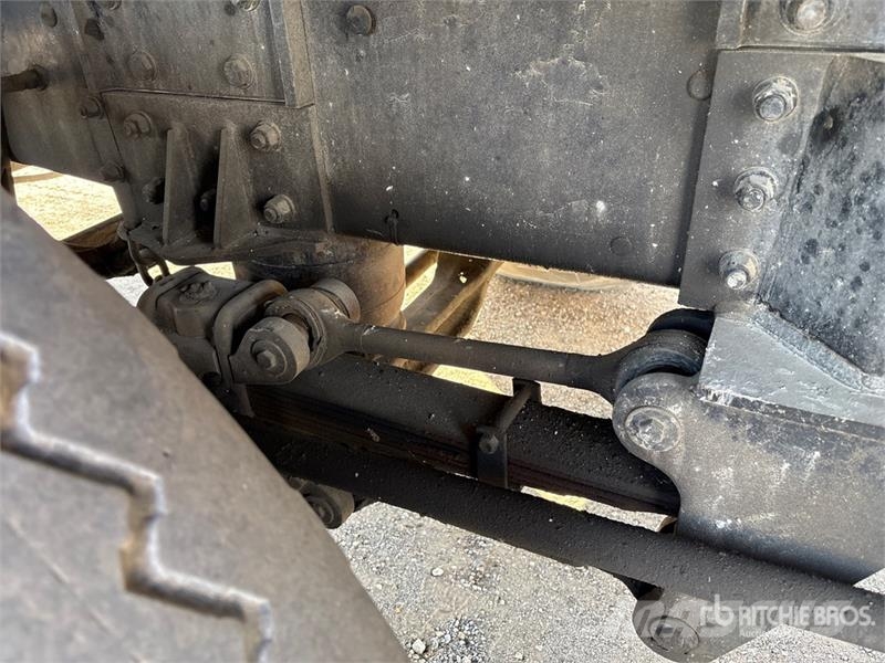 Mack MR688S Betonvedēji