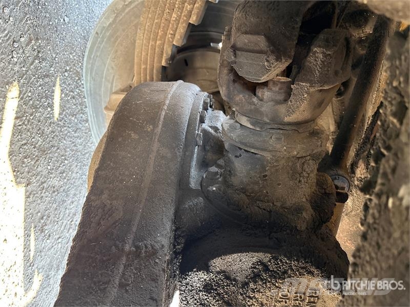 Mack MR688S Betonvedēji
