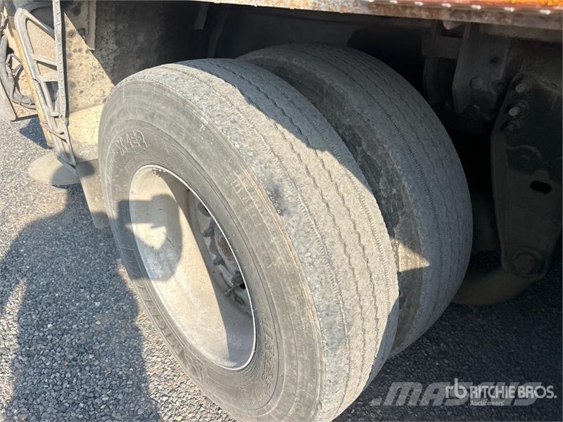 Mack MR688S Betonvedēji