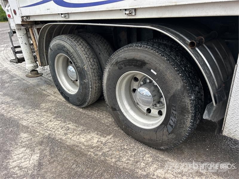 Mack MR688S Автобетоновози