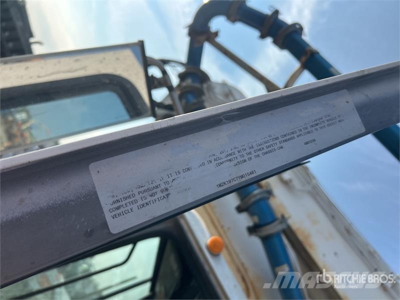 Mack MR688S Betonvedēji