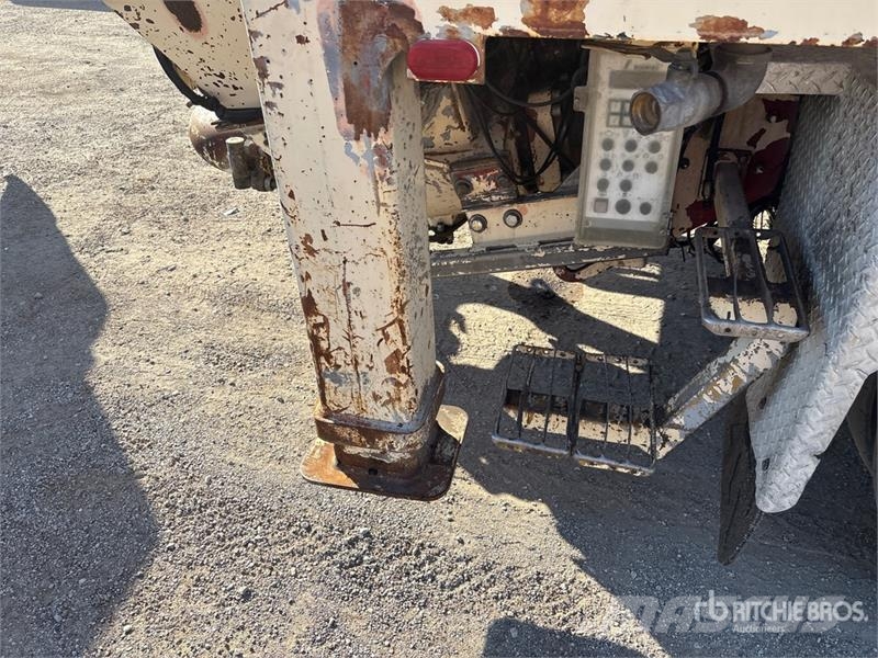 Mack MR688S Betonvedēji