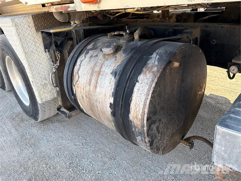 Mack MR688S Betonvedēji