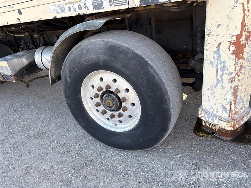 Mack MR688S Betonvedēji