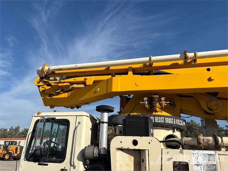 Mack MR688S Betonvedēji