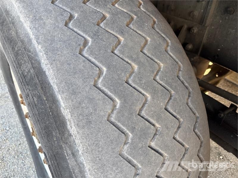 Mack MR688S Betonvedēji