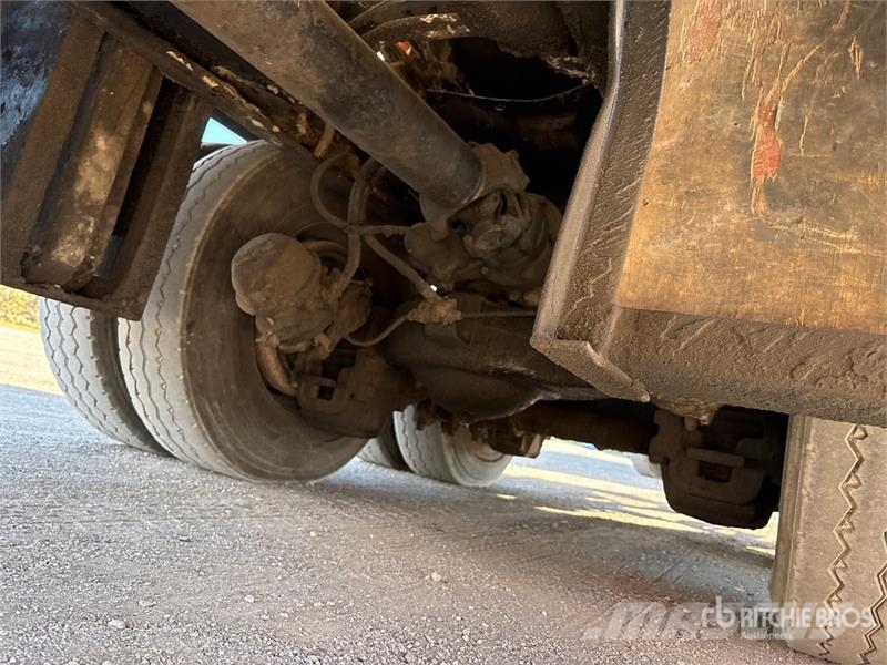 Mack MR688S Betonvedēji