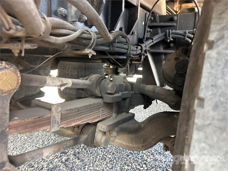 Mack MR688S Betonvedēji