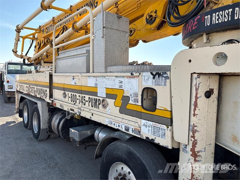Mack MR688S Betonvedēji