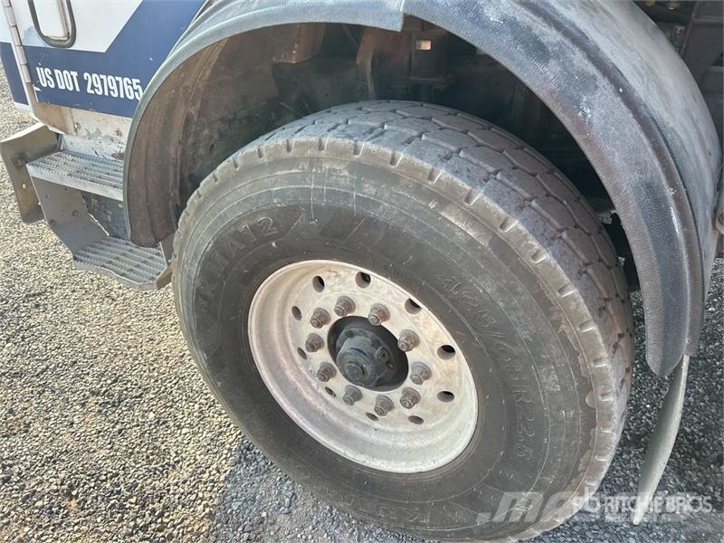 Mack MR688S Betonvedēji