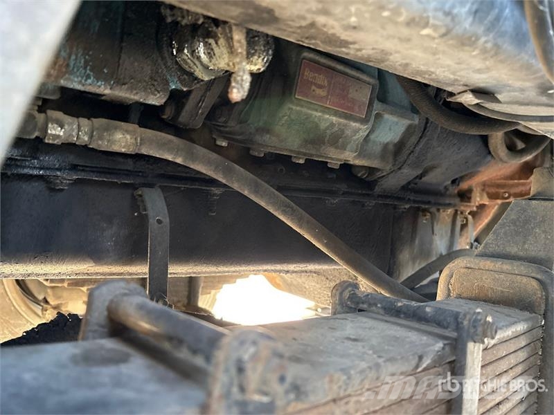 Mack MR688S Betonvedēji