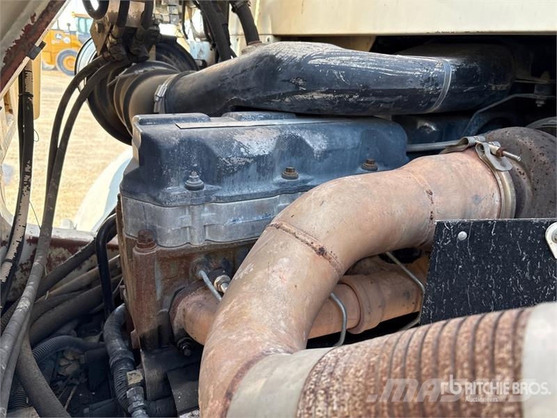 Mack MR688S Betonvedēji