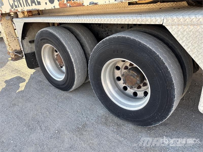 Mack MR688S Betonvedēji