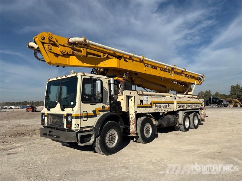 Mack MR688S Betonvedēji