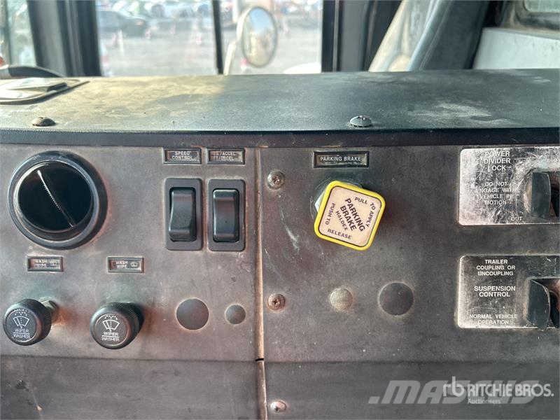 Mack MR688S Betonvedēji