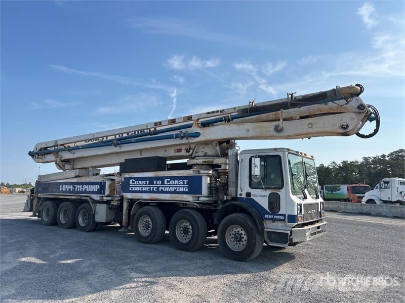 Mack MR688S Betonvedēji