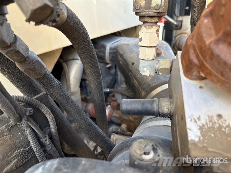 Mack MR688S Betonvedēji
