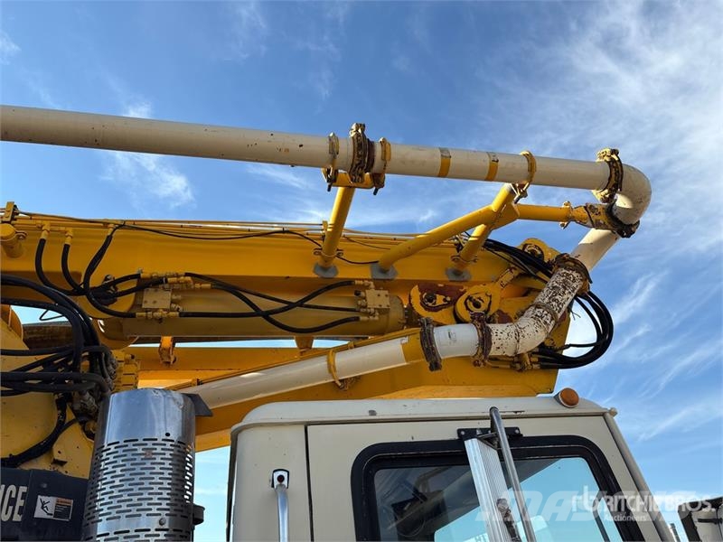 Mack MR688S Betonvedēji