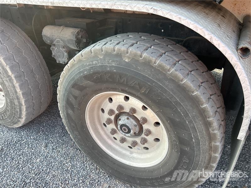 Mack MR688S Betonvedēji