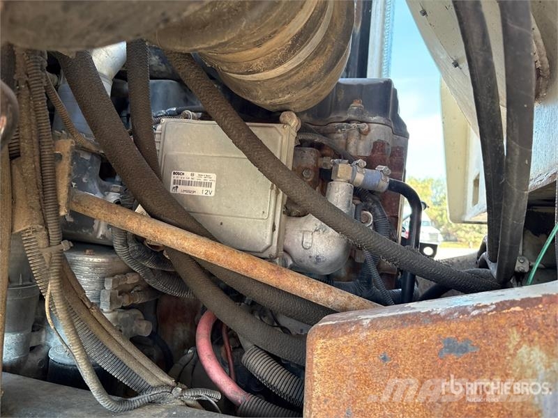 Mack MR688S Betonvedēji