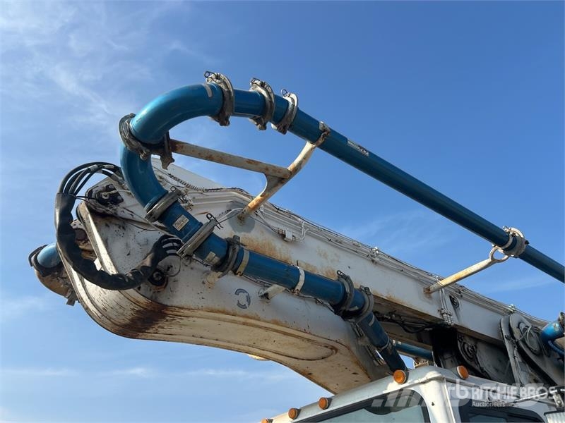 Mack MR688S Betonvedēji