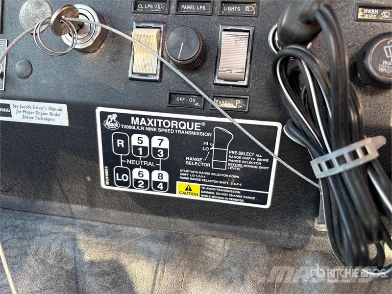 Mack MR688S Betonvedēji