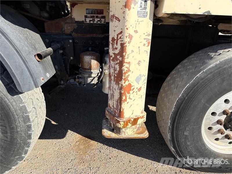 Mack MR688S Betonvedēji