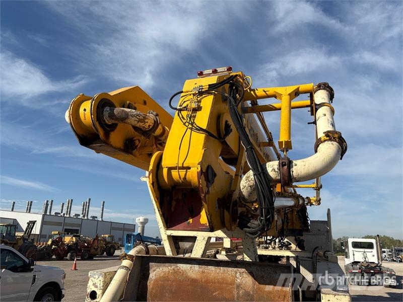 Mack MR688S Betonvedēji
