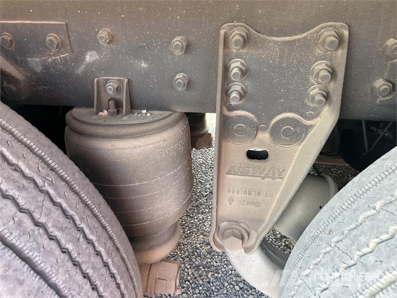 Mack MR688S Betonvedēji