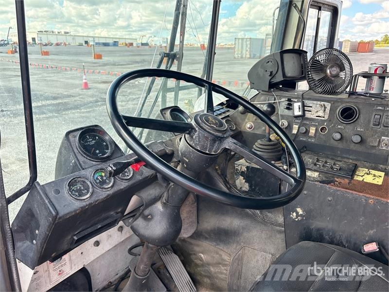 Mack MR690S Atkritumu izvešanas transports