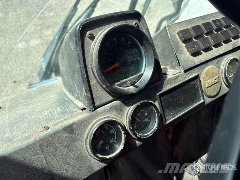 Mack MR690S Atkritumu izvešanas transports