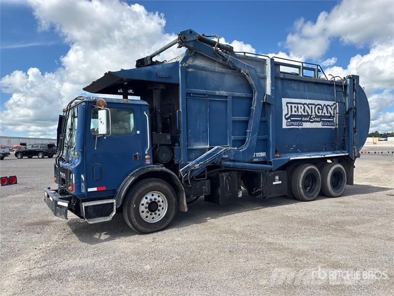 Mack MR690S Atkritumu izvešanas transports