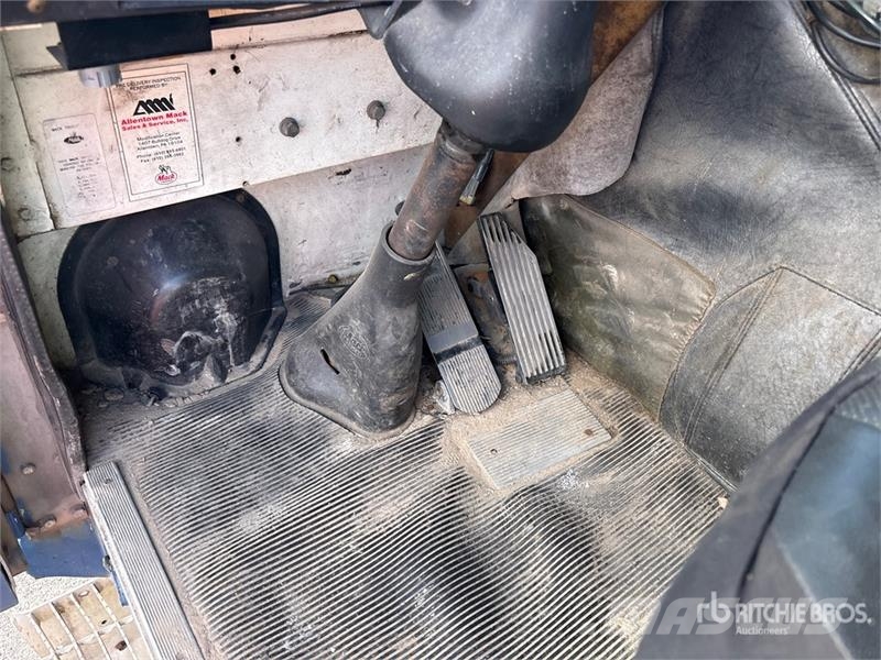 Mack MR690S Atkritumu izvešanas transports