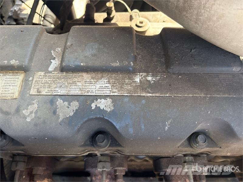 Mack MR690S Atkritumu izvešanas transports