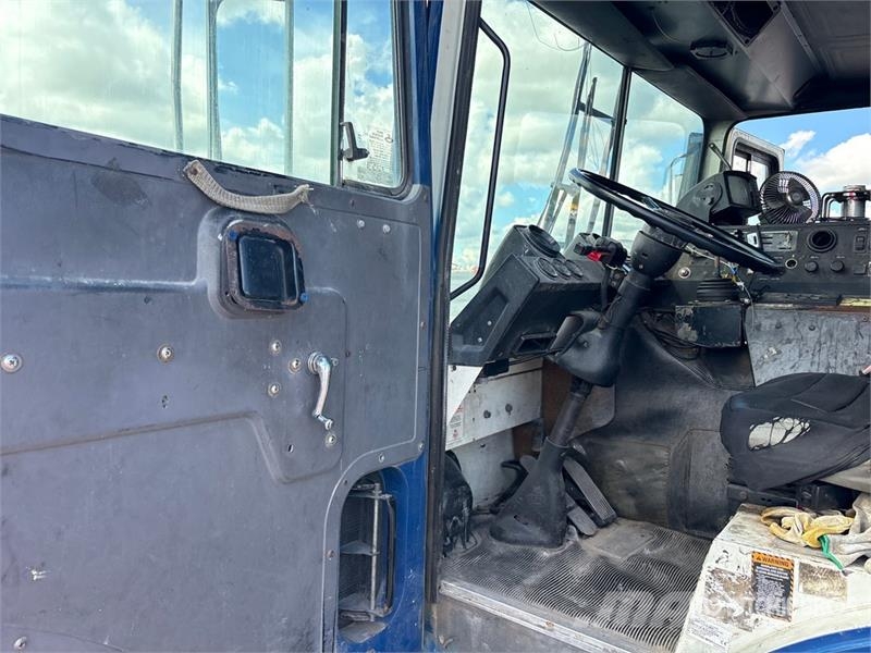 Mack MR690S Atkritumu izvešanas transports