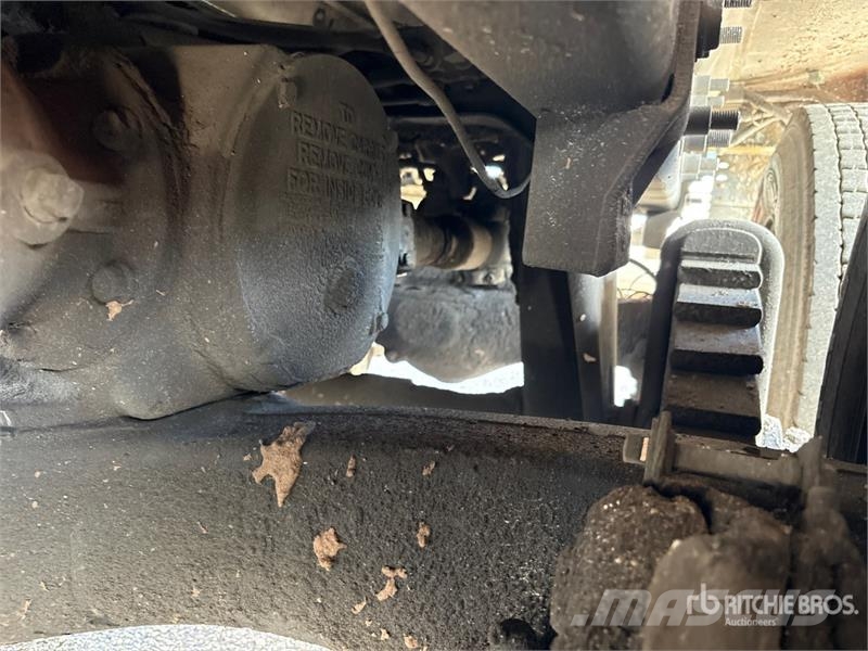 Mack MR690S Atkritumu izvešanas transports