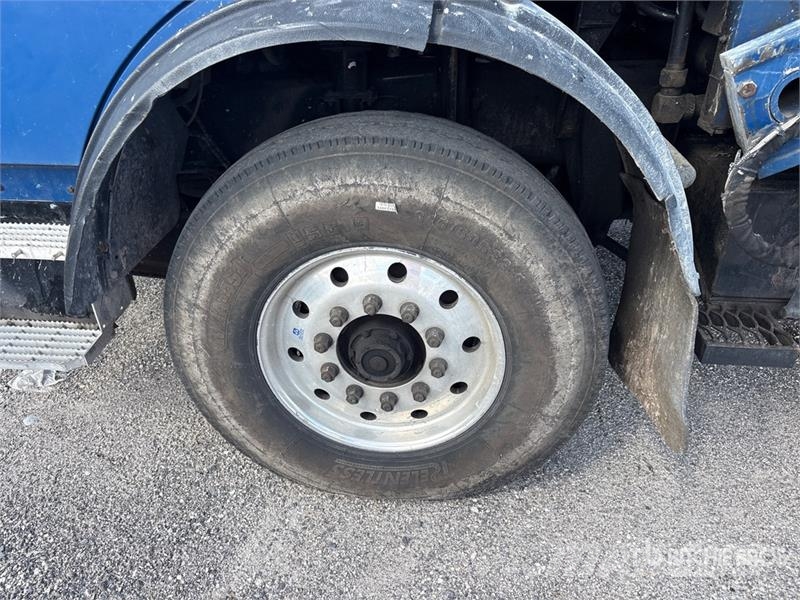 Mack MR690S Atkritumu izvešanas transports