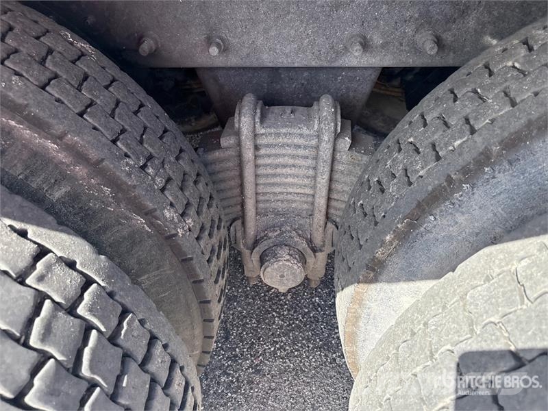 Mack MR690S Atkritumu izvešanas transports