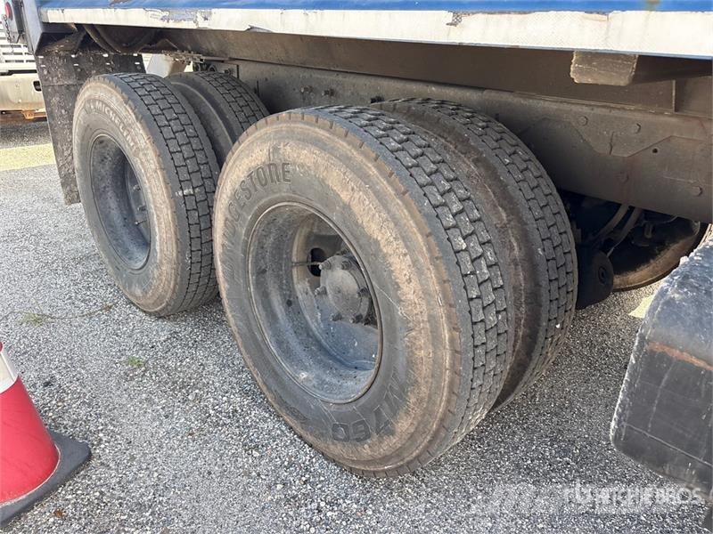 Mack MR690S Atkritumu izvešanas transports