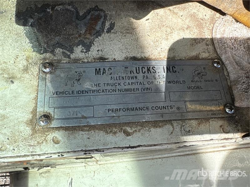 Mack MR690S Atkritumu izvešanas transports