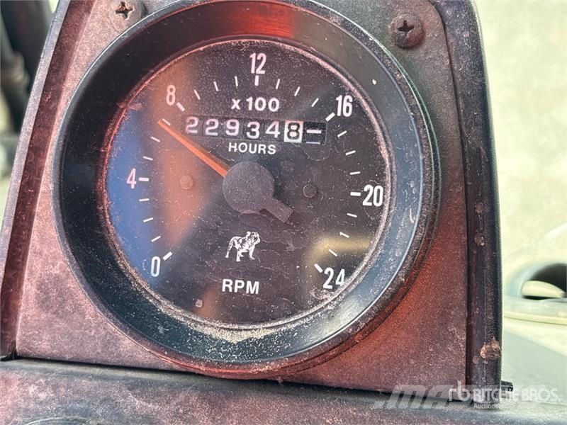Mack MR690S Atkritumu izvešanas transports