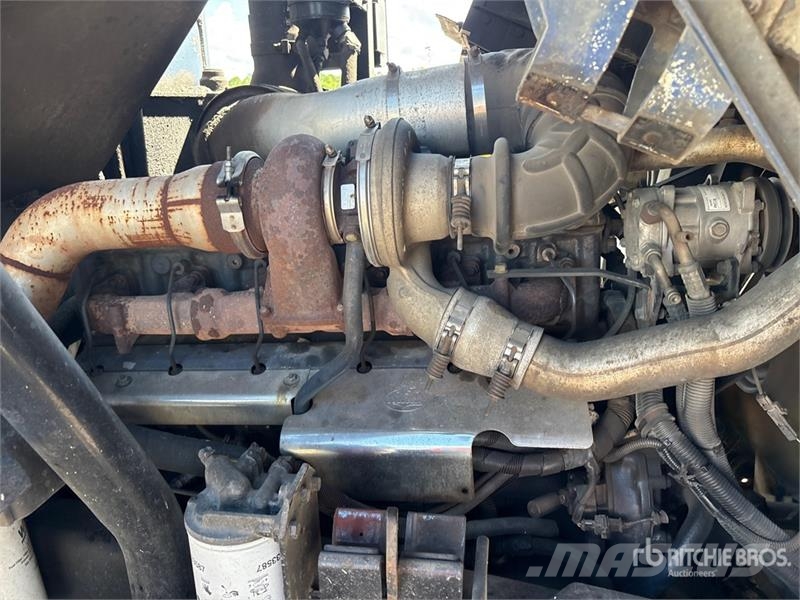 Mack MR690S Atkritumu izvešanas transports