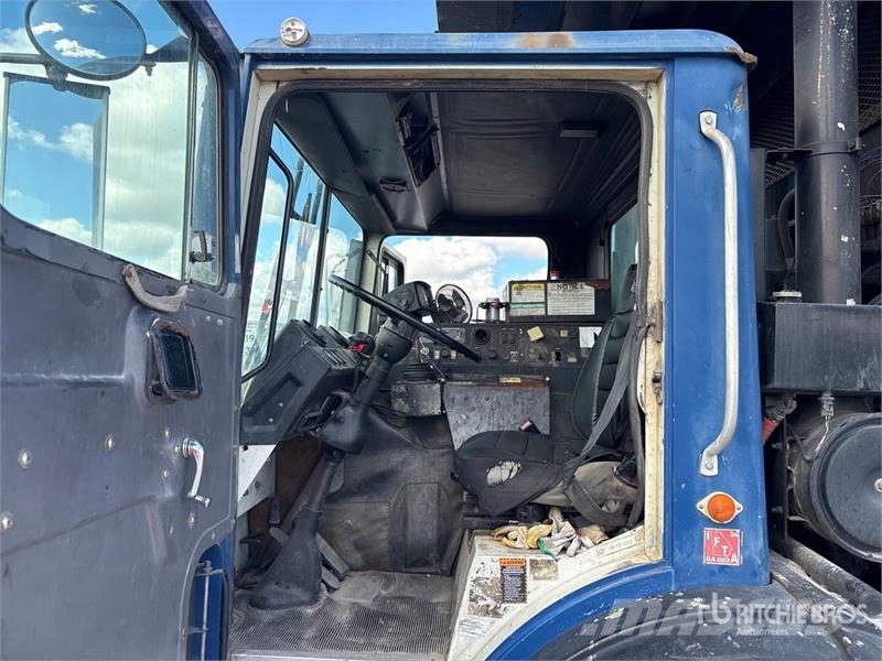 Mack MR690S Atkritumu izvešanas transports
