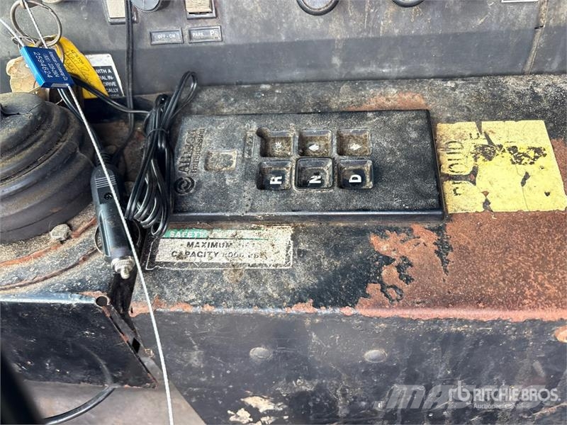 Mack MR690S Atkritumu izvešanas transports
