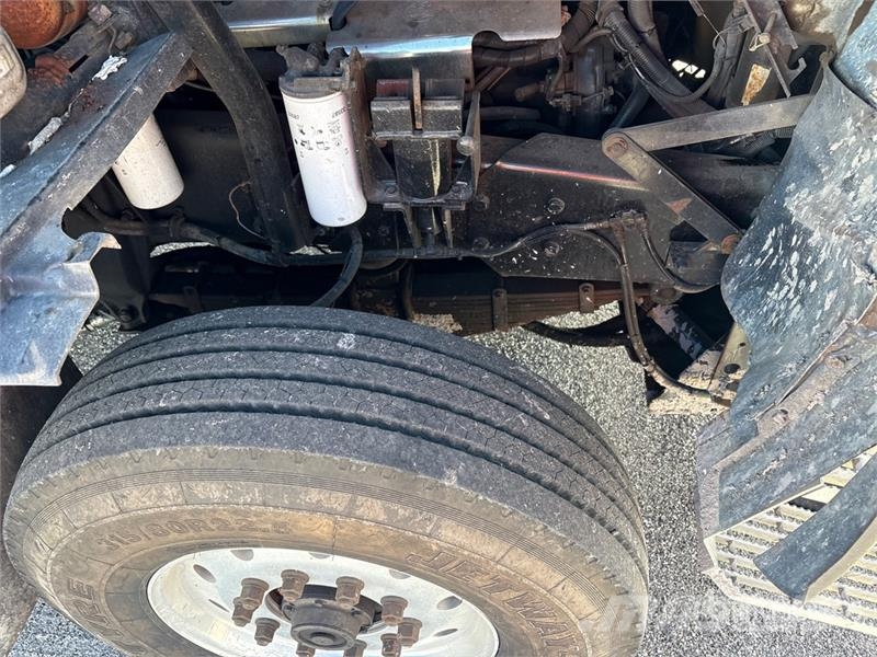 Mack MR690S Atkritumu izvešanas transports