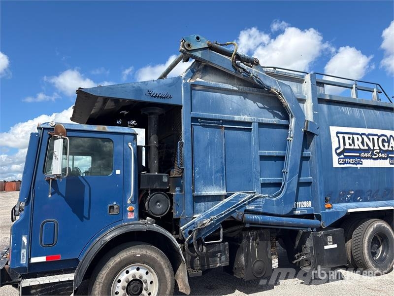 Mack MR690S Atkritumu izvešanas transports