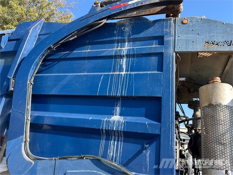 Mack MRU633 10x4 Front Loader Waste Collection Truck Camion dei rifiuti